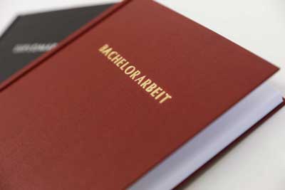 Bachelorarbeit binden - Symbolfoto Hardcoverbindung | (c) Andrea Rührnschopf